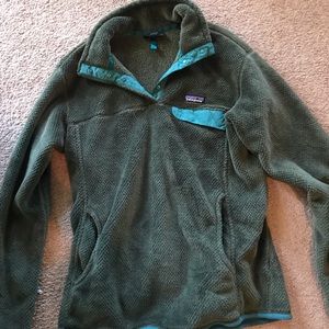 Patagonia pullover in forest green